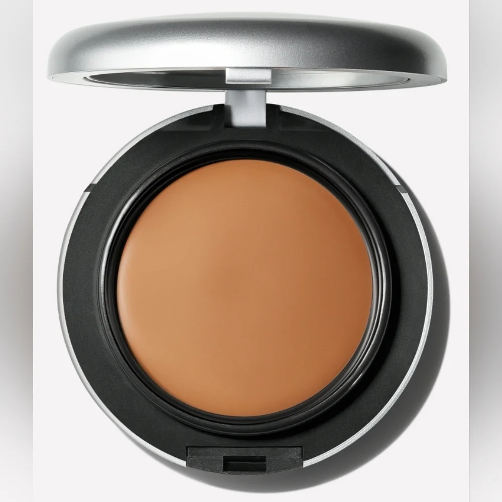 MAC Cosmetics lightweight sweat